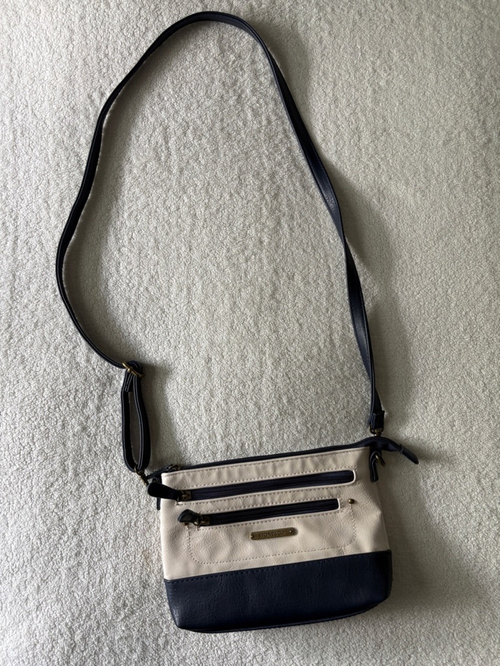 Stone & Co Leather Crossbody Purse, Cream and Navy. Sleek Everyday Shoulder Bag